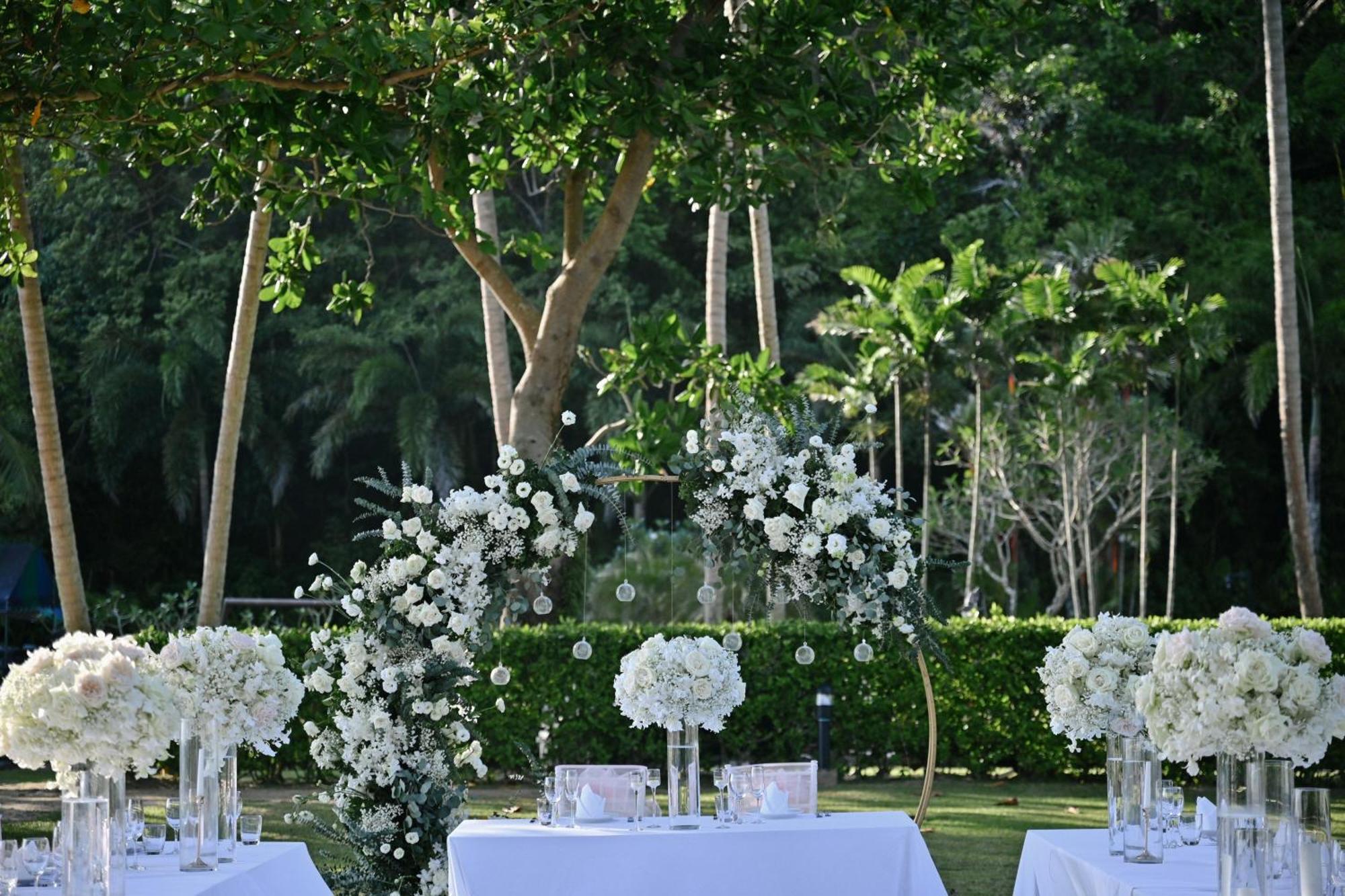 Le Meridien Phuket Beach Resort Karon Exterior foto Wedding at the Royal Botanic Gardens, Victoria