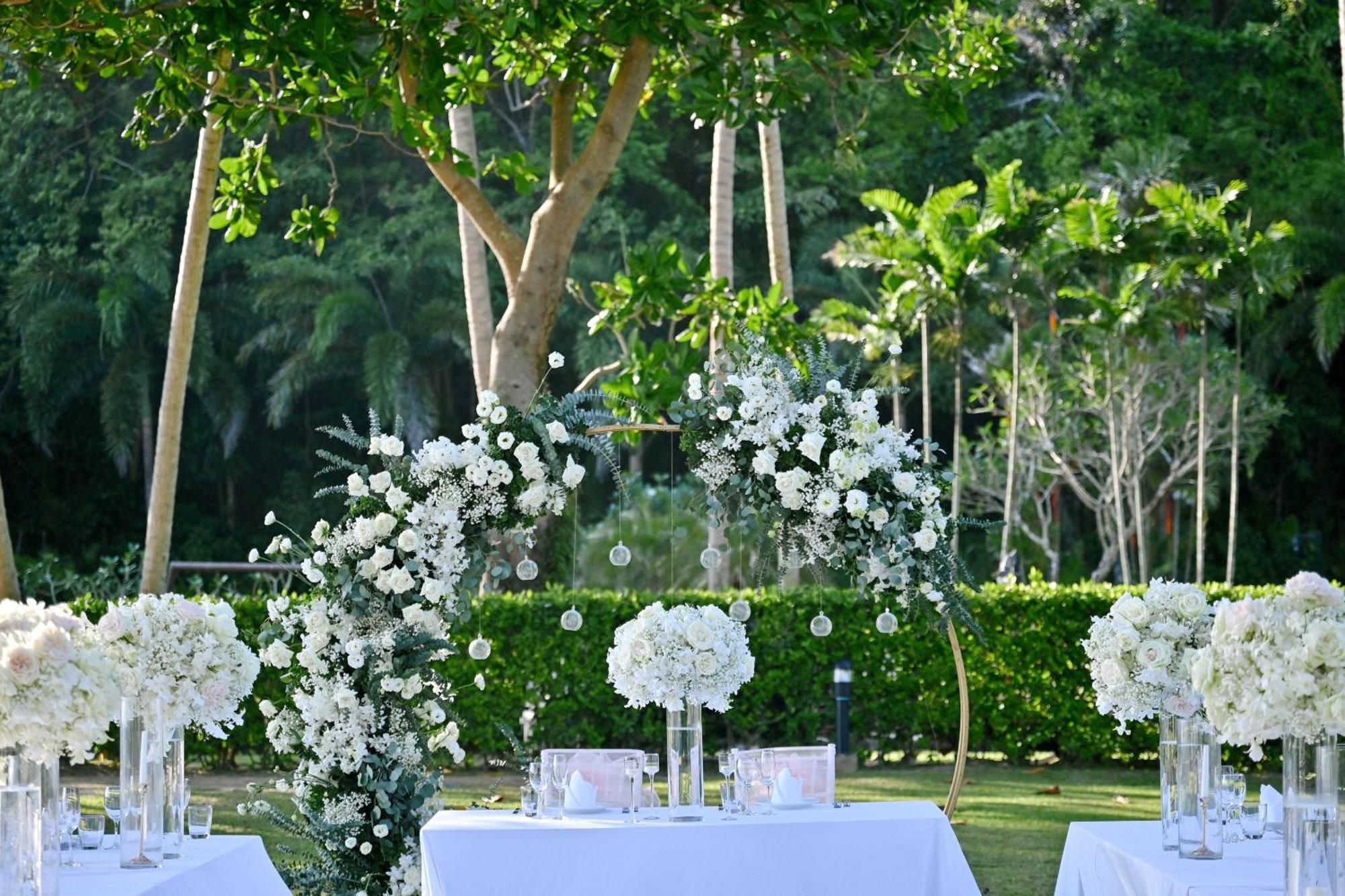 Le Meridien Phuket Beach Resort Karon Exterior foto Wedding reception at the Royal Garden