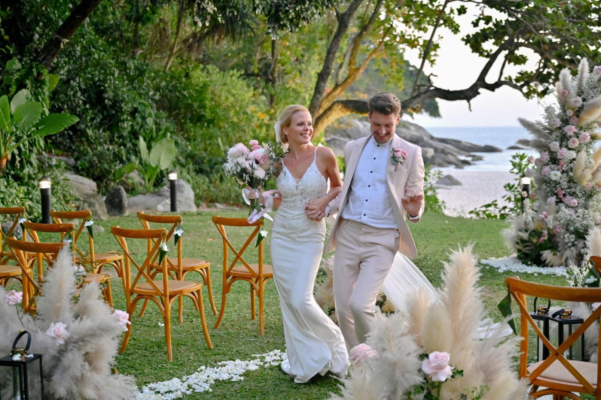 Le Meridien Phuket Beach Resort Karon Exterior foto Wedding in Phuket, Thailand