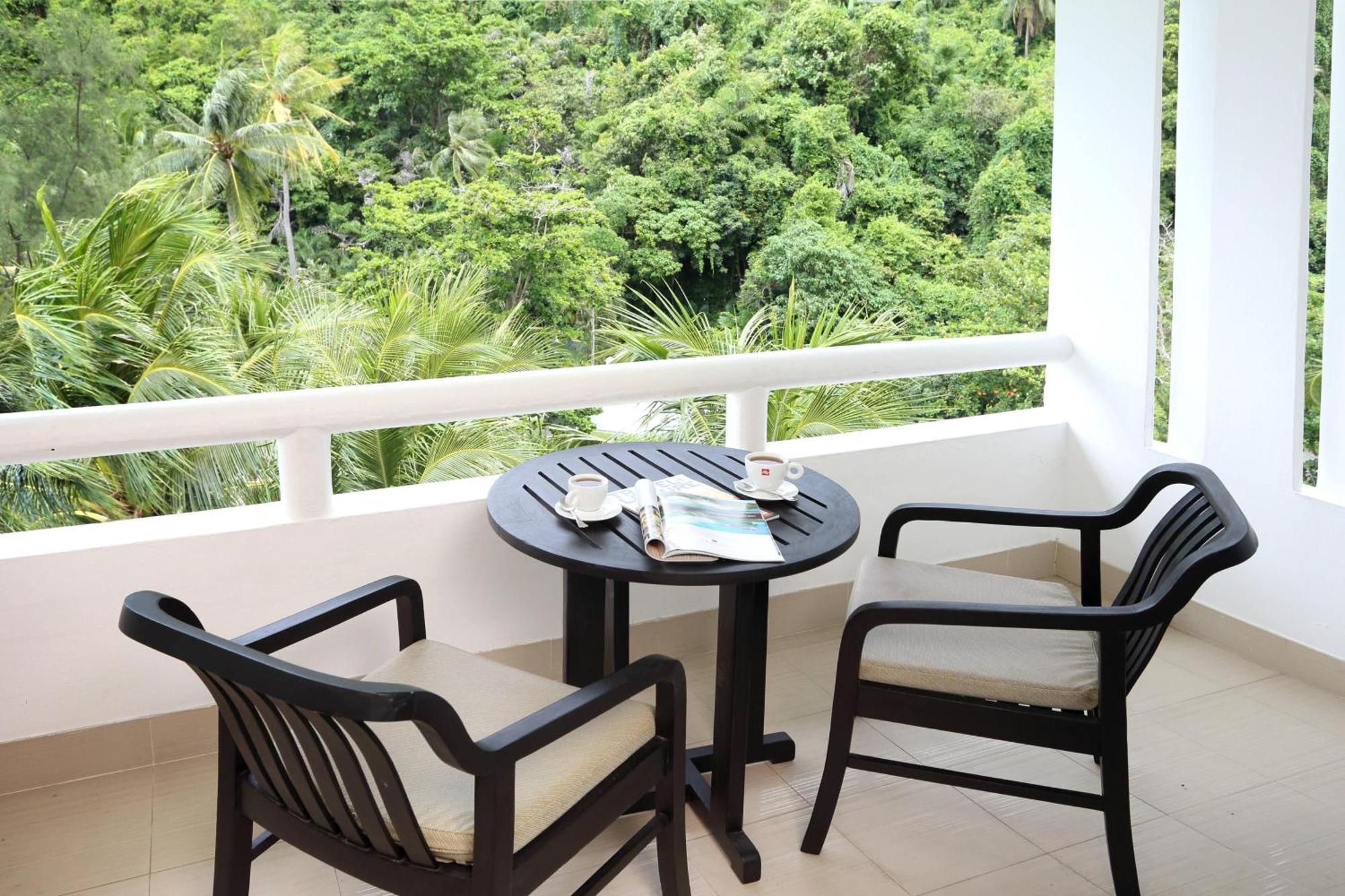 Le Meridien Phuket Beach Resort Karon Exterior foto A balcony