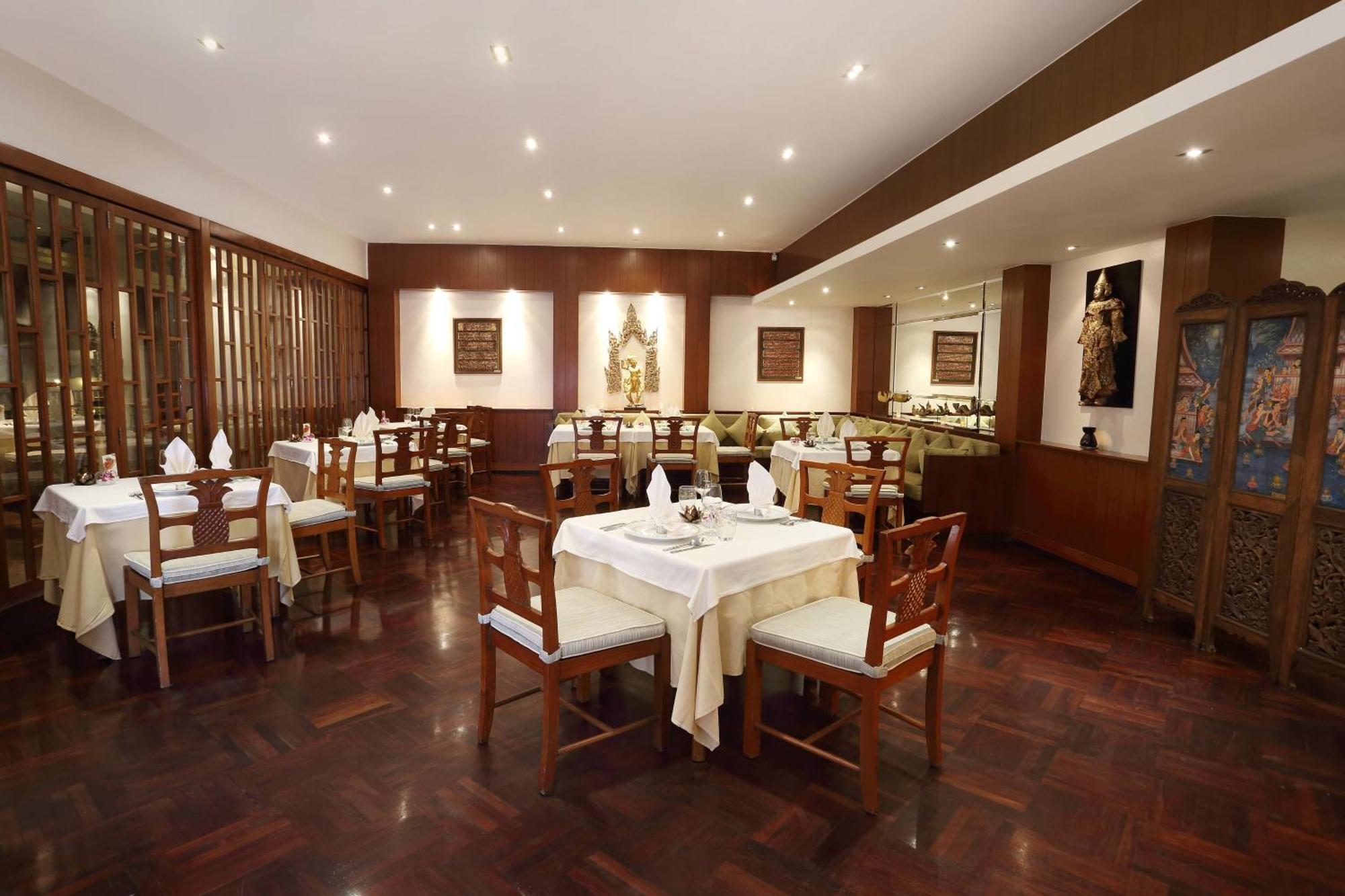 Le Meridien Phuket Beach Resort Karon Exterior foto The interior of a restaurant in India